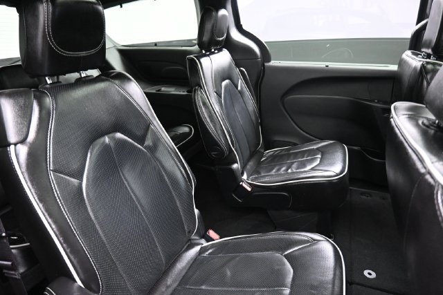 Used 2025 Chrysler Pacifica Limited FWD image 27