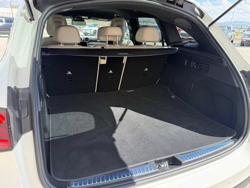Used 2025 Mercedes-Benz GLC 300 image 10