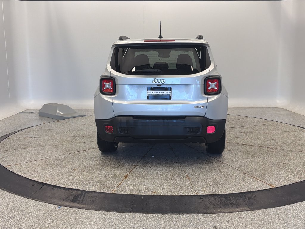 Used 2015 Jeep Renegade Latitude FWD image 3