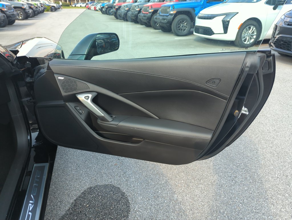 Used 2017 Chevrolet Corvette Stingray Coupe w/ Z51 1LT RWD image 23