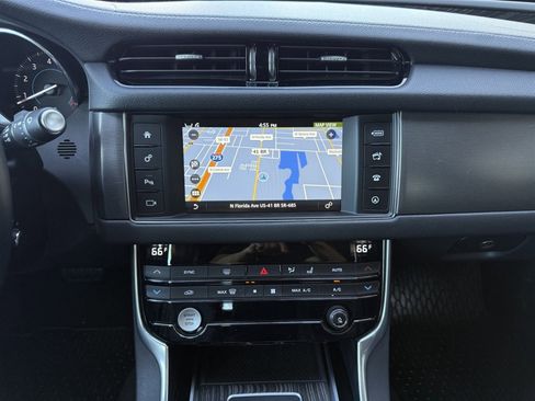 Used 2016 Jaguar XF S image 26