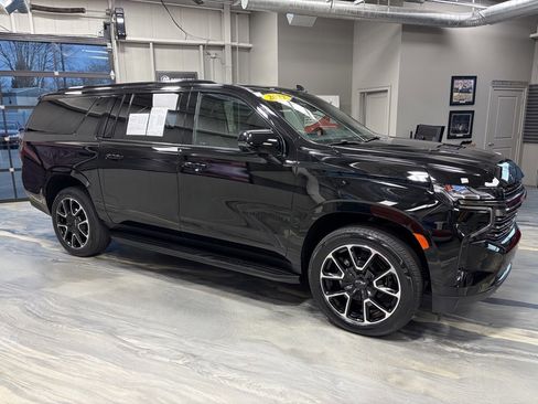 Used 2022 Chevrolet Suburban RST w/ Sport Performance Package image 38