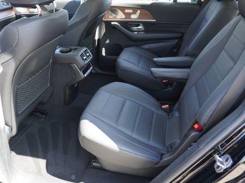 Used 2024 Mercedes-Benz GLS 450 4MATIC image 32