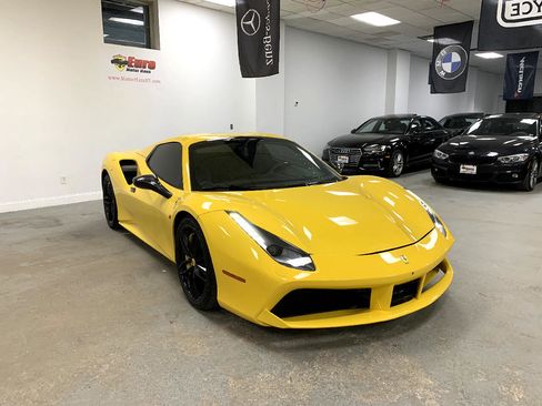 Used 2017 Ferrari 488 Spider image 4