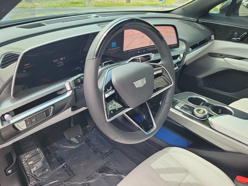 Used 2024 Cadillac Lyriq Sport AWD/4WD image 19