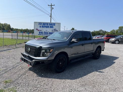 Used 2018 Nissan Titan SV w/ SV Convenience Package AWD/4WD image 2