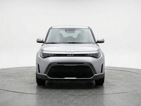 Used 2025 Kia Soul LX w/ LX Technology Package FWD image 2