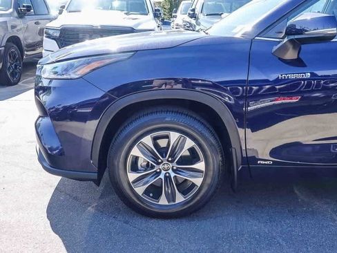 Used 2021 Toyota Highlander XLE image 8