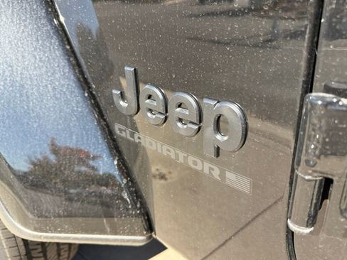 New 2025 Jeep Gladiator Sport image 12