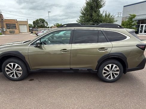 Used 2025 Subaru Outback Premium AWD/4WD image 8