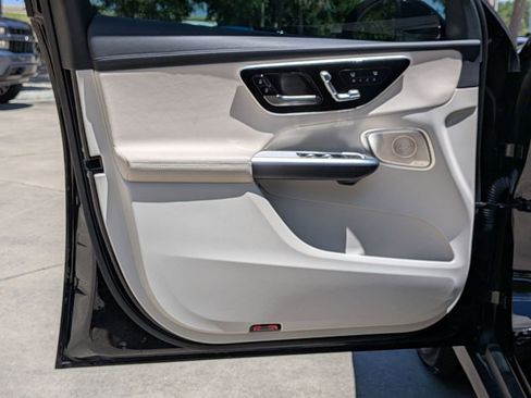 Used 2023 Mercedes-Benz GLC 300 image 7