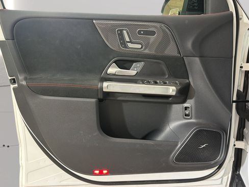 Used 2025 Mercedes-Benz GLB 250 image 21