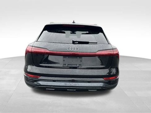 Used 2024 Audi Q8 e-tron Premium image 9