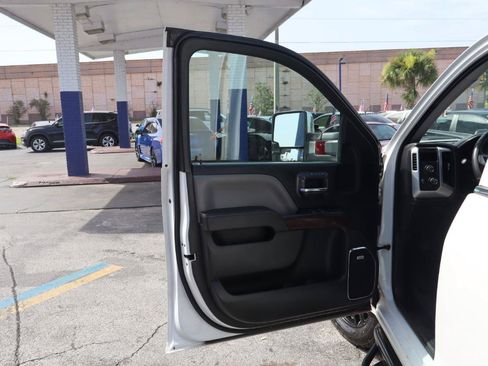 Used 2017 GMC Sierra 1500 SLT w/ SLT Premium Package AWD/4WD image 10