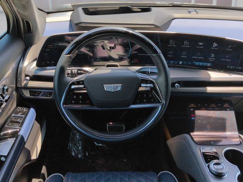 Used 2026 Cadillac Vistiq Premium Luxury AWD/4WD image 14