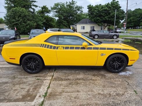 Used 2017 Dodge Challenger SXT Plus RWD image 5