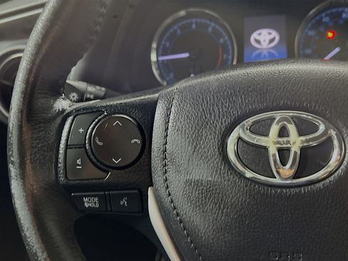 Used 2017 Toyota Corolla SE image 19