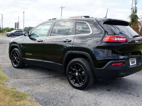 Used 2018 Jeep Cherokee Latitude Plus image 19