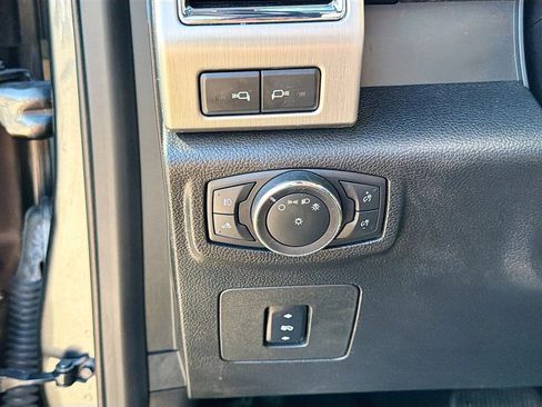 Used 2016 Ford F150 Platinum w/ Technology Package image 31