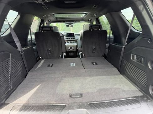 Used 2022 GMC Yukon SLT w/ SLT Premium Package AWD/4WD image 11