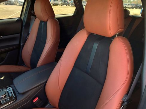 Used 2025 MAZDA CX-30 Carbon image 12