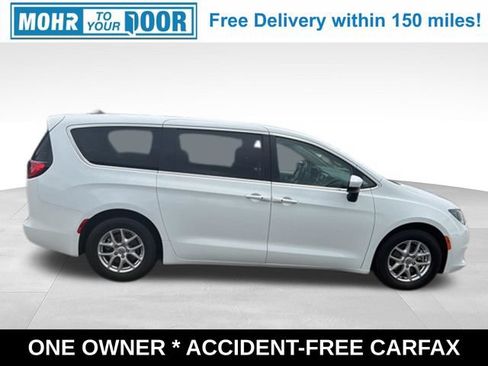 Used 2022 Chrysler Voyager LX FWD image 6