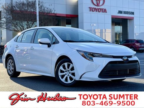 Used 2025 Toyota Corolla LE image 1
