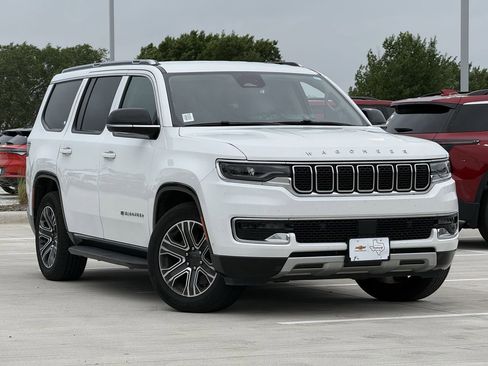 Used 2024 Jeep Wagoneer Series II RWD image 2