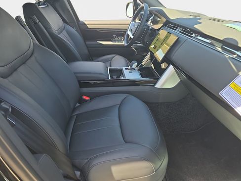 New 2026 Land Rover Range Rover Long Wheelbase SE AWD/4WD image 10