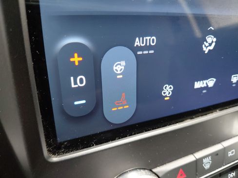 Used 2024 Ford Edge Titanium AWD/4WD image 33