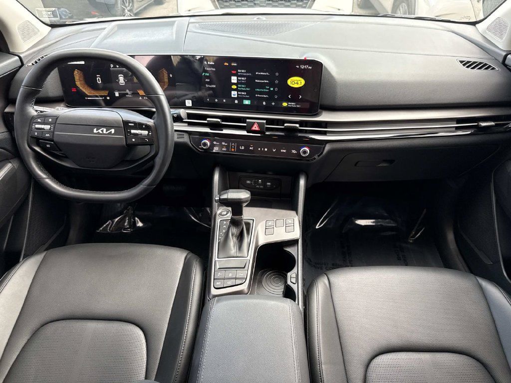 Used 2026 Kia Sportage EX FWD image 18