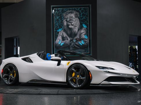 Used 2022 Ferrari SF90 Spider image 6