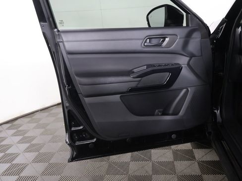 Used 2024 Nissan Pathfinder S image 20