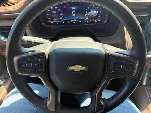 Used 2024 Chevrolet Suburban High Country AWD/4WD image 12