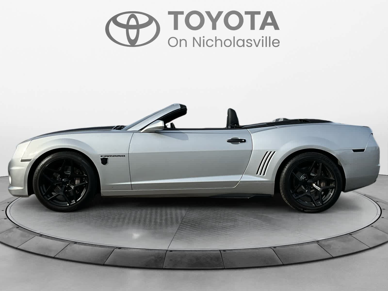 Used 2012 Chevrolet Camaro SS RWD image 2