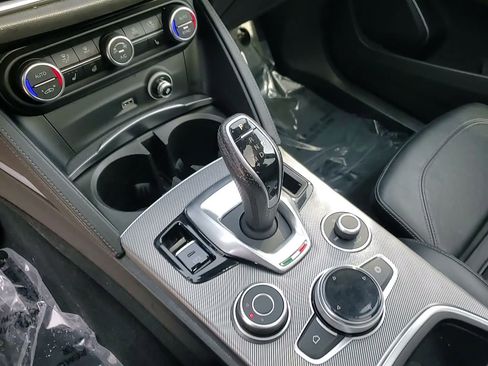 Used 2022 Alfa Romeo Stelvio Veloce image 30