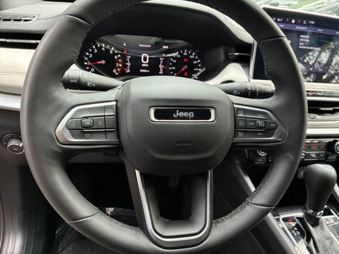 Used 2025 Jeep Compass Limited AWD/4WD image 28