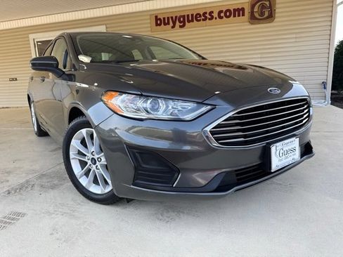 Used 2019 Ford Fusion SE FWD image 2