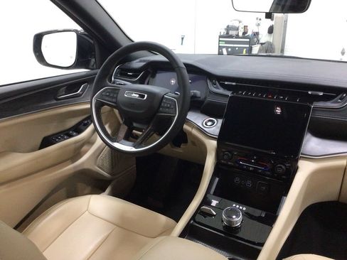 Used 2025 Jeep Grand Cherokee Limited AWD/4WD image 14