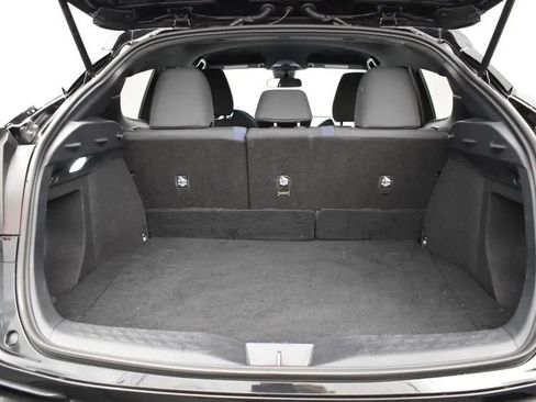 Used 2022 Toyota C-HR XLE image 16