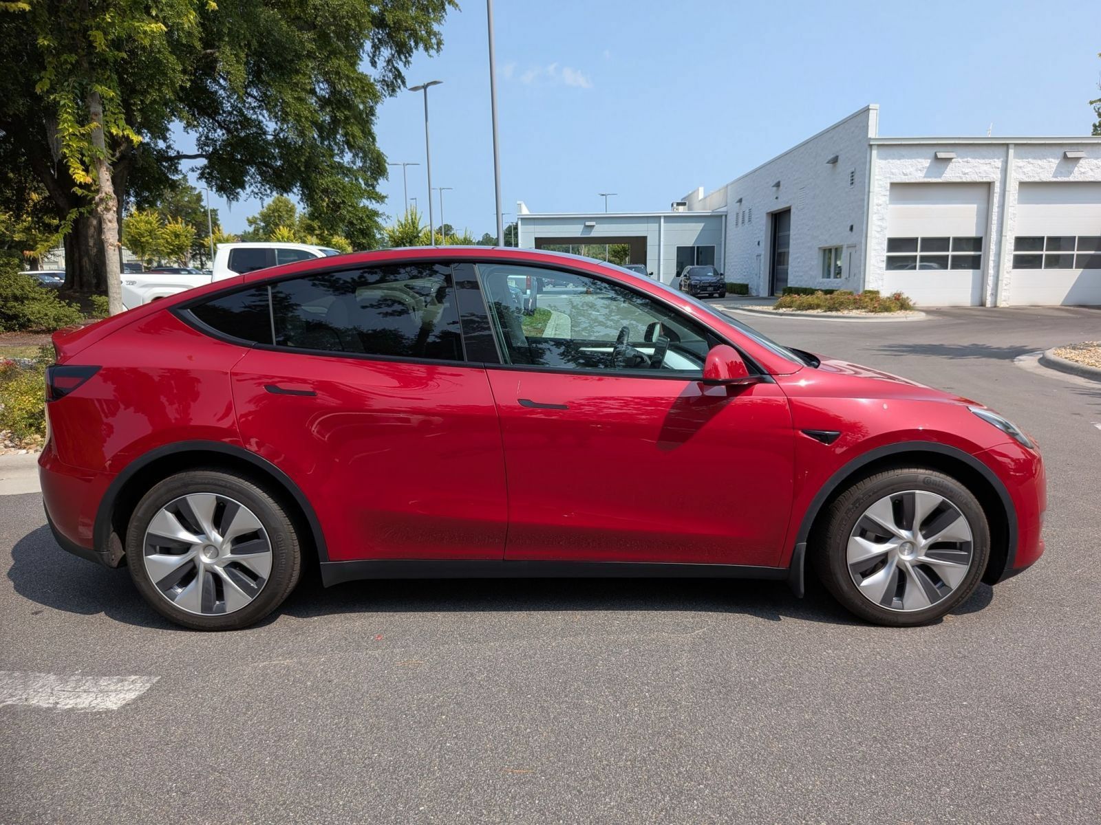 Used 2023 Tesla Model Y Long Range AWD/4WD image 2