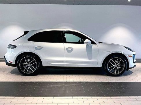 Used 2026 Porsche Macan AWD/4WD image 11