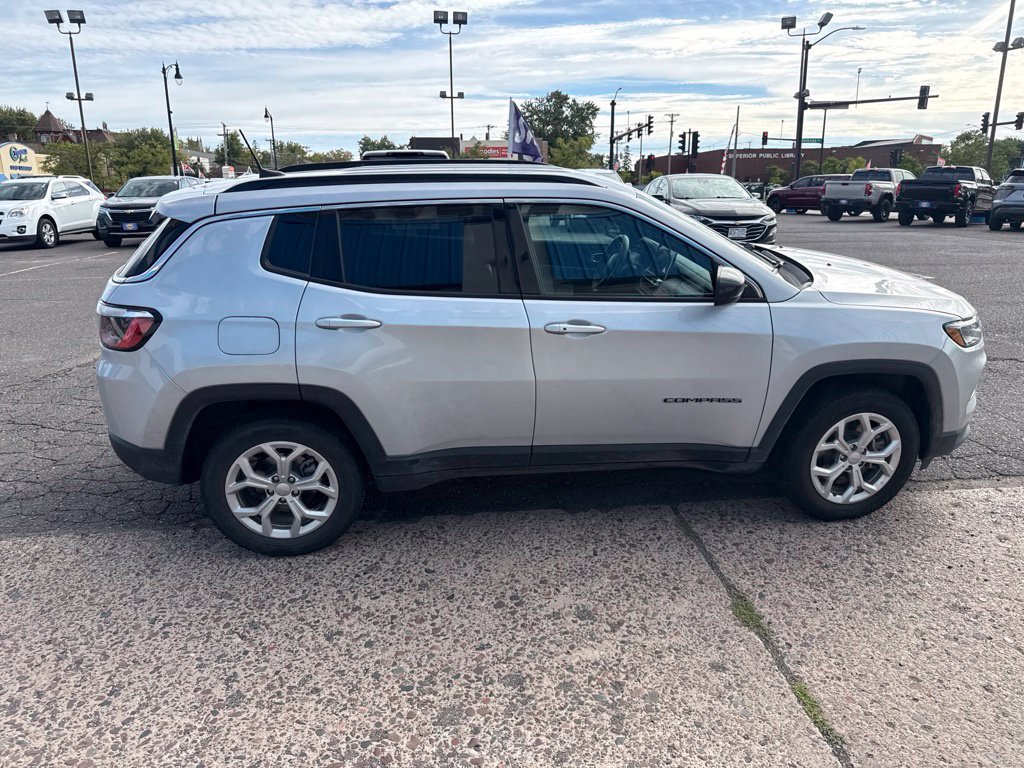 Used 2024 Jeep Compass Latitude AWD/4WD image 9