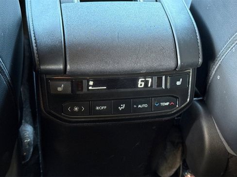 Used 2022 Toyota Highlander Platinum image 18