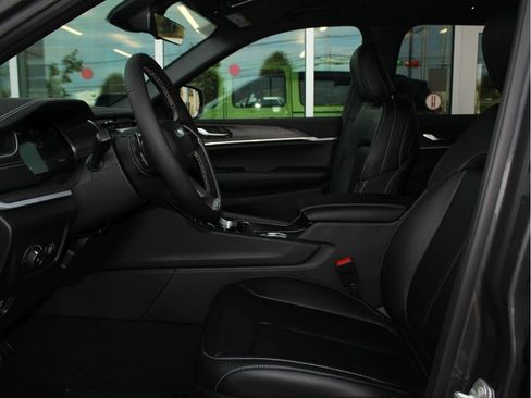 New 2025 Jeep Grand Cherokee Limited w/ Black Appearance Package image 11