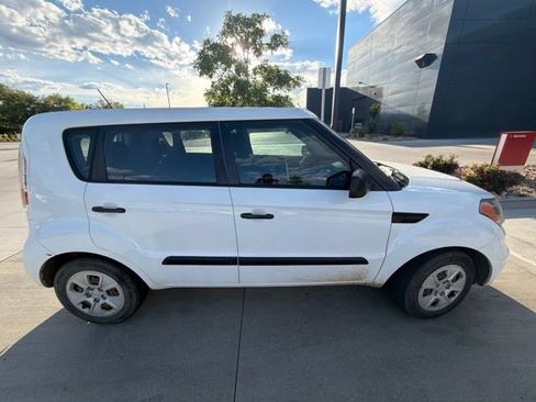 Used 2011 Kia Soul FWD image 2