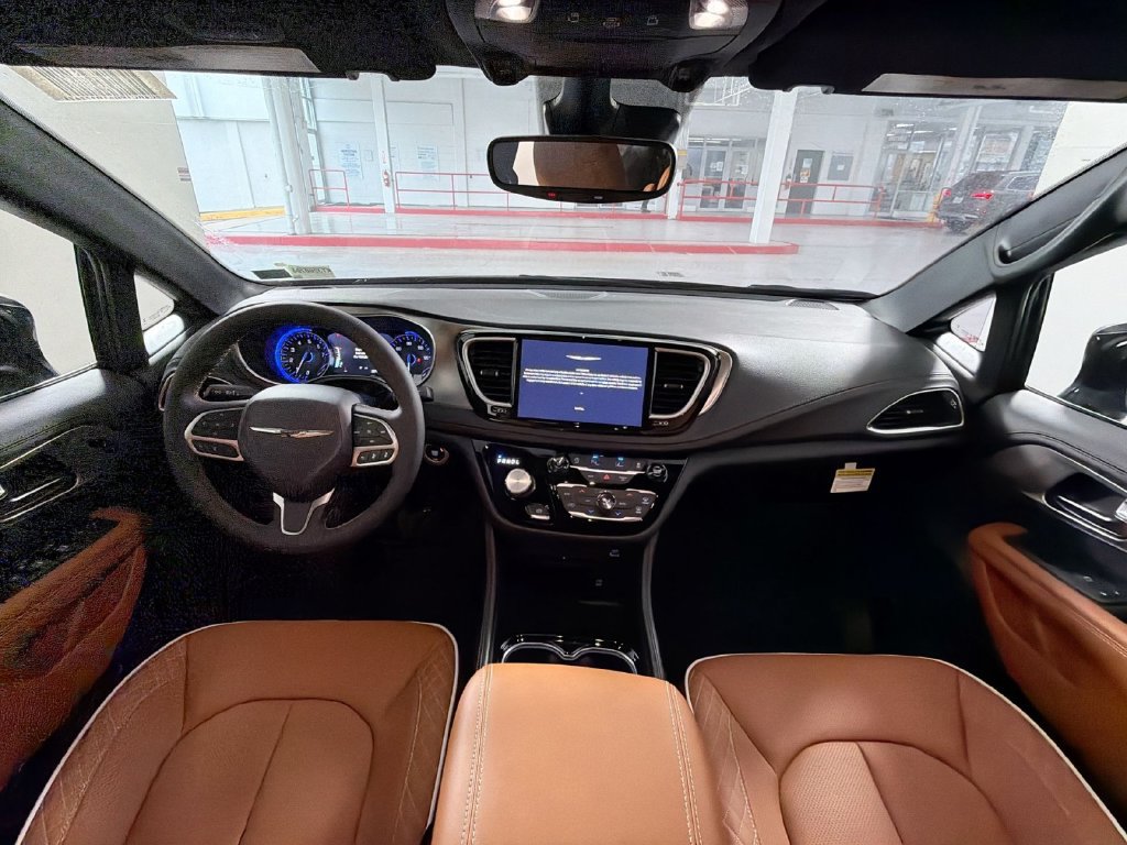 Used 2026 Chrysler Pacifica Pinnacle FWD image 23