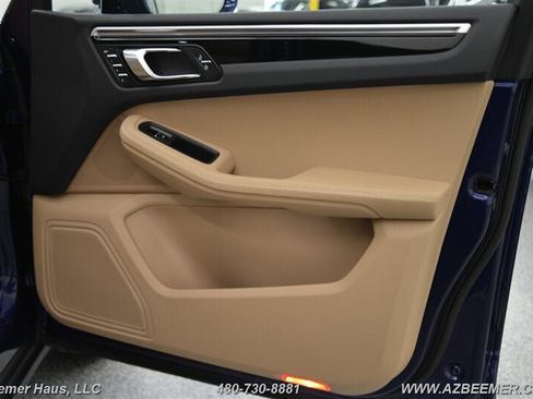 Used 2023 Porsche Macan AWD/4WD image 41