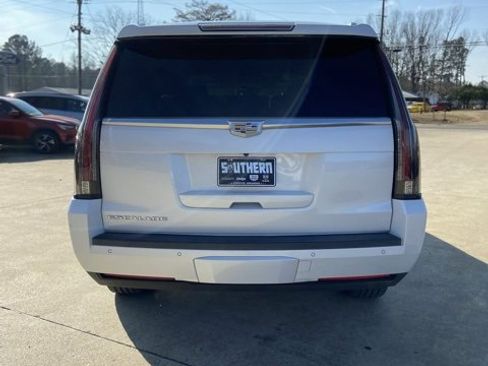 Used 2016 Cadillac Escalade ESV Premium image 9