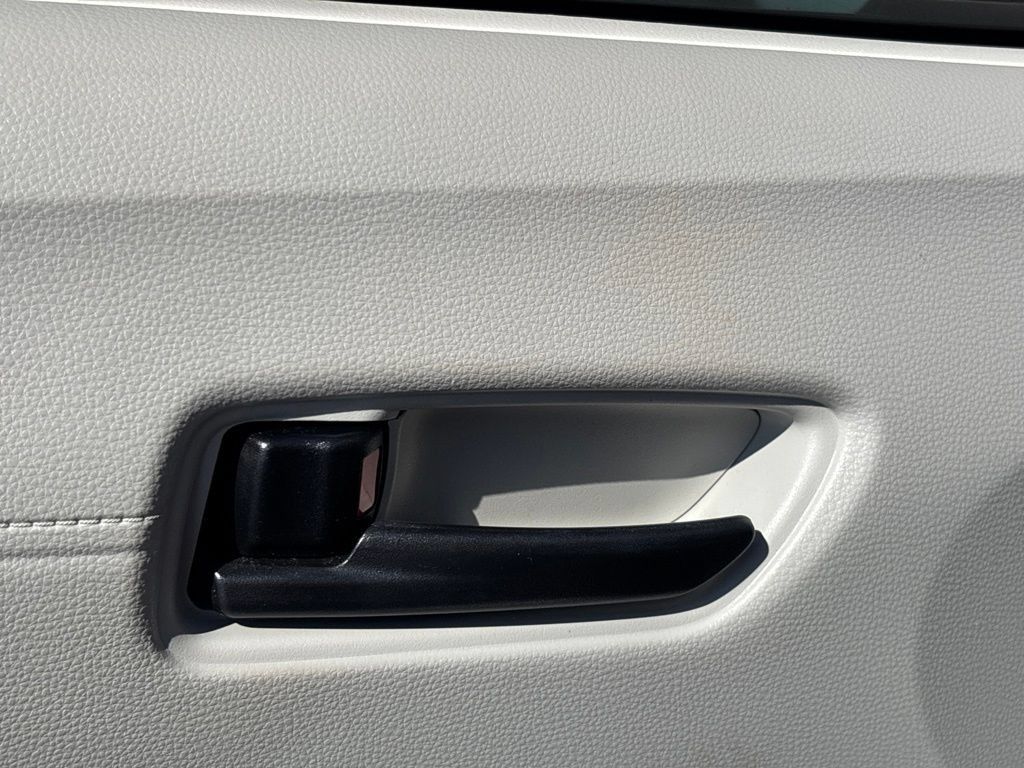 Used 2024 Toyota Corolla Cross L FWD image 9